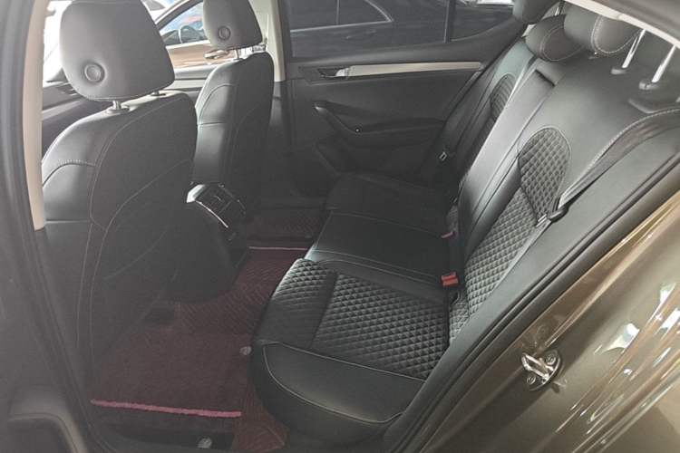 Used Skoda Superb 2018 TSI280 DSG Comfort Edition China V Standard Left Rear Seat