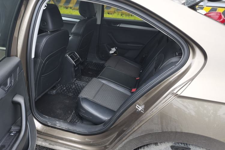 Used Skoda Superb 2018 TSI280 DSG Comfort Edition China V Standard Left Rear Seat