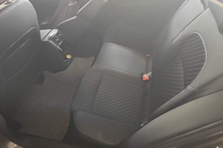 Used Skoda Superb 2018 TSI330 DSG Comfort Edition China VI Standard Left Rear Seat