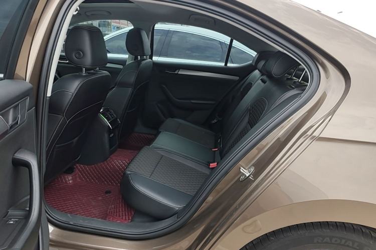 Used Skoda Superb 2018 TSI280 DSG Comfort Edition China V Standard Left Rear Seat