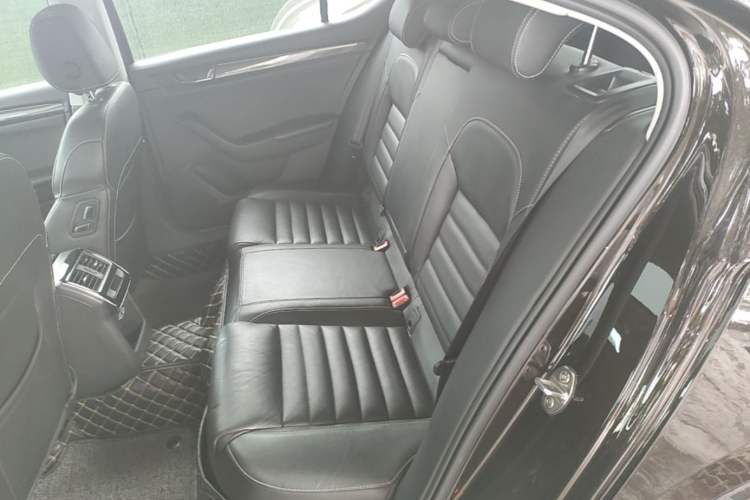 Used Skoda Superb 2018 TSI330 DSG Luxury Edition China V Standard Left Rear Seat