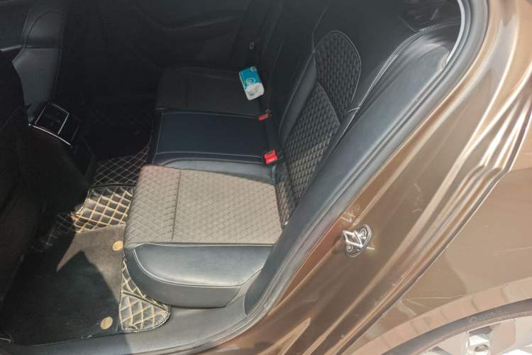 Used Skoda Superb 2018 TSI280 DSG Comfort Edition China V Standard Left Rear Seat