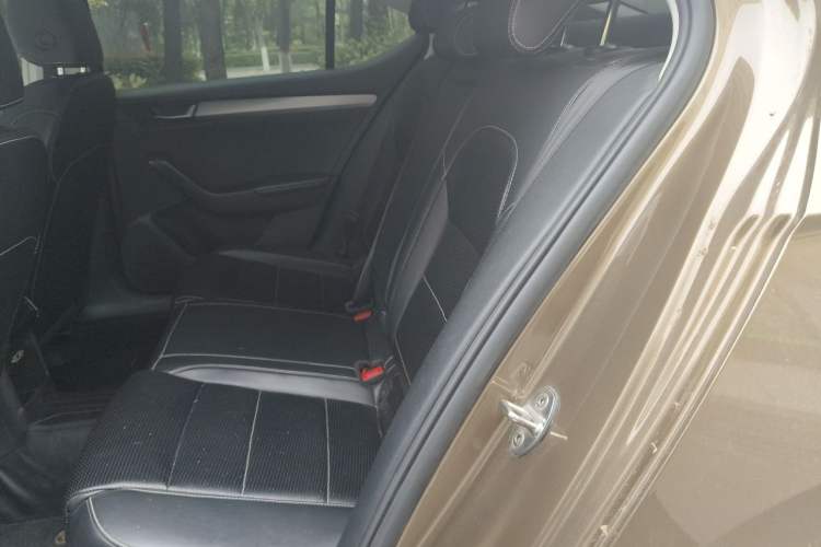 Used Skoda Superb 2018 TSI280 DSG Comfort Edition China V Standard Left Rear Seat