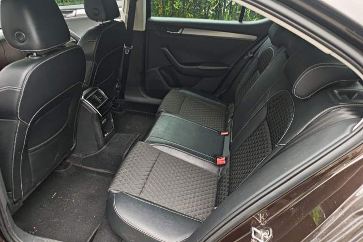 Used Skoda Superb 2018 TSI280 DSG Comfort Edition China V Standard Left Rear Seat