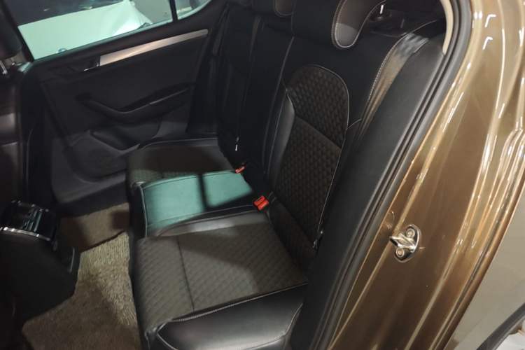 Used Skoda Superb 2018 TSI330 DSG Comfort Edition China V Standard Left Rear Seat