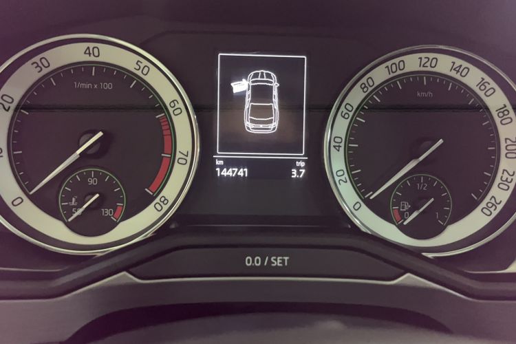 Used Skoda Superb 2018 TSI280 DSG Comfort Edition China V Standard Odometer Close Up