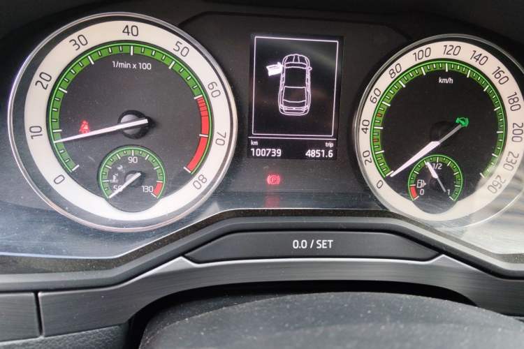 Used Skoda Superb 2018 TSI330 DSG Comfort Edition China V Standard Odometer Close Up