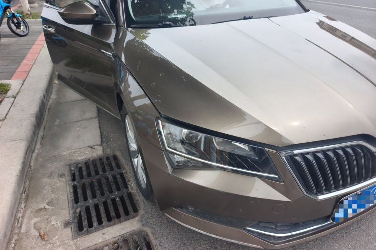 Used Skoda Superb 2018 TSI330 DSG Comfort Edition China V Standard Right Front Headlight