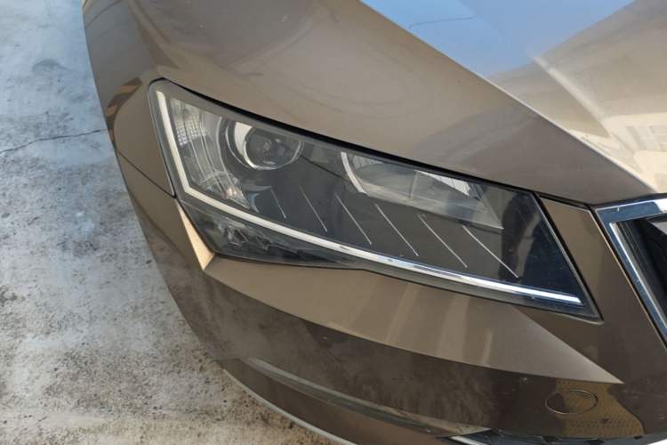 Used Skoda Superb 2018 TSI280 DSG Comfort Edition China V Standard Right Front Headlight