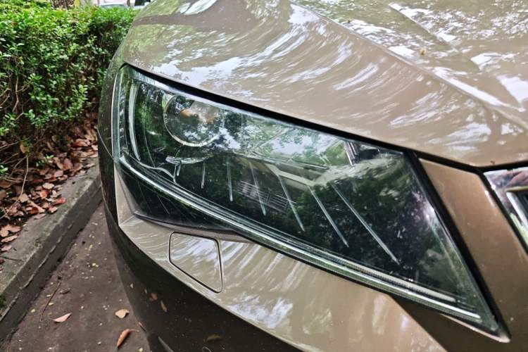 Used Skoda Superb 2018 TSI330 DSG Luxury Edition China V Standard Right Front Headlight