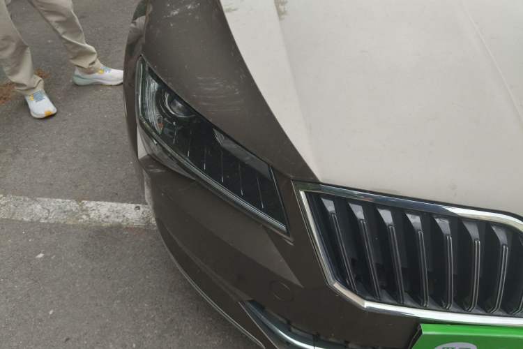 Used Skoda Superb 2018 TSI280 DSG Comfort Edition China V Standard Right Front Headlight