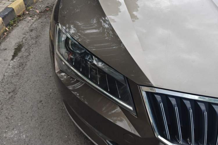 Used Skoda Superb 2018 TSI280 DSG Comfort Edition China V Standard Right Front Headlight