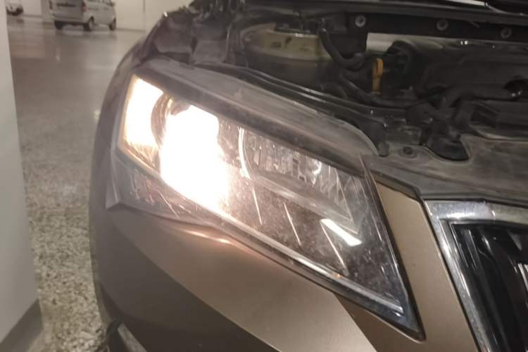 Used Skoda Superb 2018 TSI330 DSG Comfort Edition China V Standard Right Front Headlight