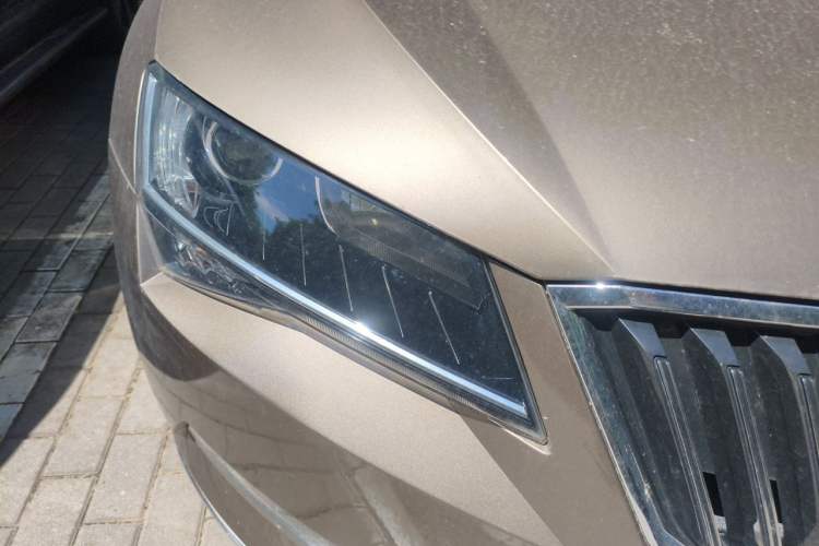 Used Skoda Superb 2018 TSI280 DSG Comfort Edition China V Standard Right Front Headlight