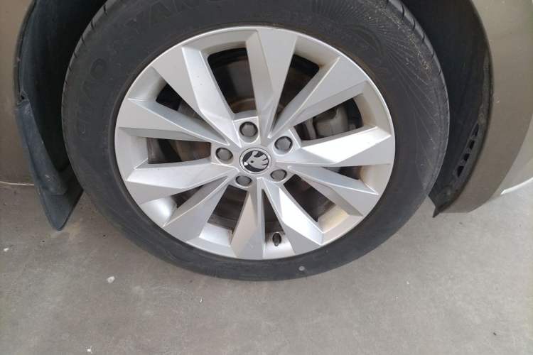 Used Skoda Superb 2018 TSI280 DSG Comfort Edition China V Standard Right Front Wheel Hub