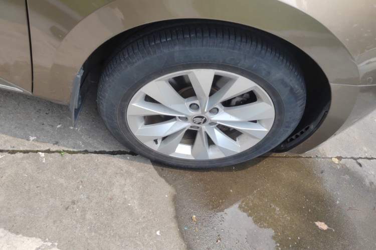 Used Skoda Superb 2018 TSI330 DSG Comfort Edition China V Standard Right Front Wheel Hub