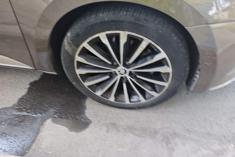 Used Skoda Superb 2018 TSI330 DSG Luxury Edition China V Standard Right Front Wheel Hub
