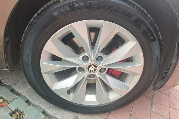 Used Skoda Superb 2018 TSI280 DSG Comfort Edition China V Standard Right Front Wheel Hub