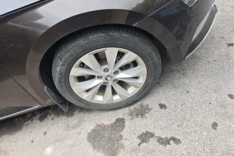 Used Skoda Superb 2018 TSI280 DSG Comfort Edition China V Standard Right Front Wheel Hub