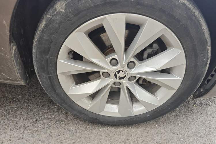 Used Skoda Superb 2018 TSI280 DSG Comfort Edition China V Standard Right Front Wheel Hub