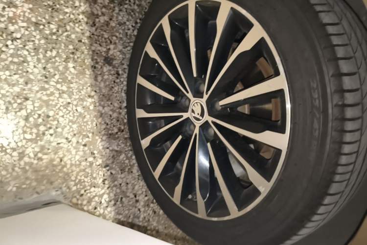 Used Skoda Superb 2018 TSI330 DSG Comfort Edition China V Standard Right Front Wheel Hub