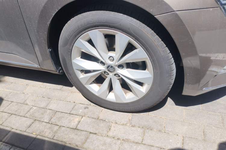 Used Skoda Superb 2018 TSI280 DSG Comfort Edition China V Standard Right Front Wheel Hub