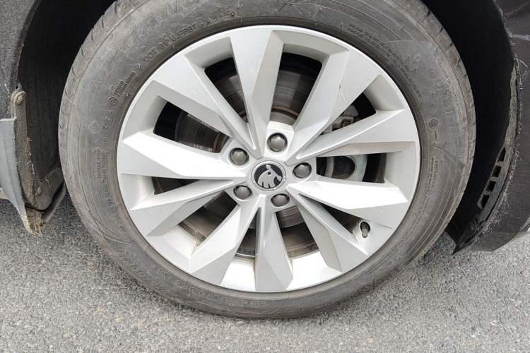 Used Skoda Superb 2018 TSI330 DSG Comfort Edition China V Standard Right Front Wheel Hub