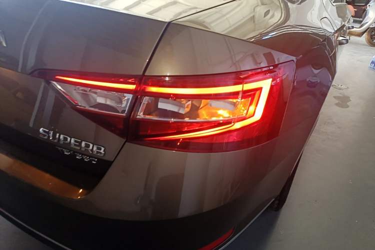 Used Skoda Superb 2018 TSI380 DSG Flagship Edition China V Standard Right Rear Taillight