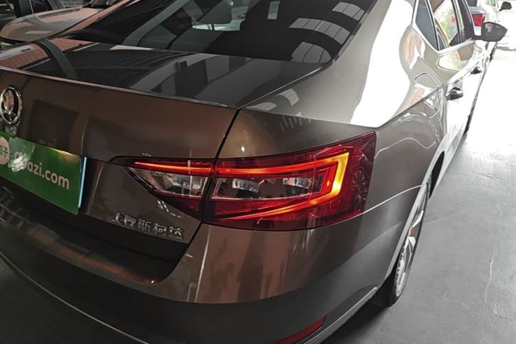 Used Skoda Superb 2018 TSI280 DSG Comfort Edition China V Standard Right Rear Taillight
