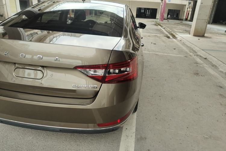 Used Skoda Superb 2018 TSI280 DSG Comfort Edition China VI Standard Right Rear Taillight
