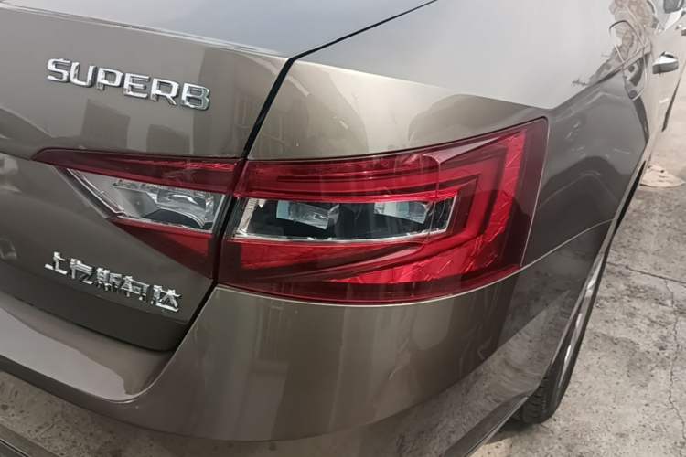 Used Skoda Superb 2018 TSI330 DSG Comfort Edition China V Standard Right Rear Taillight