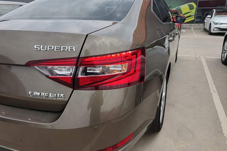 Used Skoda Superb 2018 TSI280 DSG Comfort Edition China V Standard Right Rear Taillight