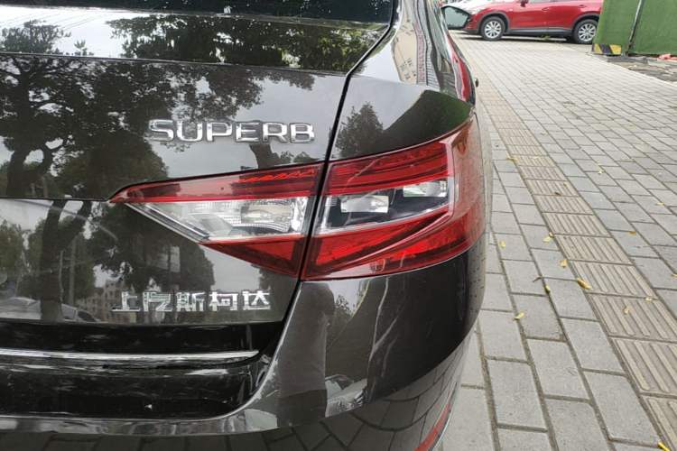 Used Skoda Superb 2018 TSI330 DSG Luxury Edition China V Standard Right Rear Taillight