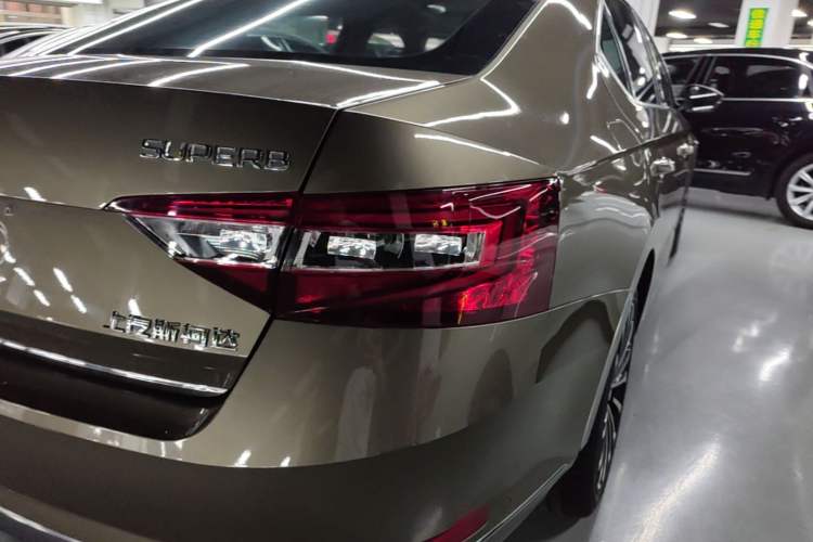 Used Skoda Superb 2018 TSI330 DSG Luxury Edition China V Standard Right Rear Taillight