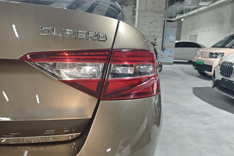 Used Skoda Superb 2018 TSI330 DSG Comfort Edition China V Standard Right Rear Taillight