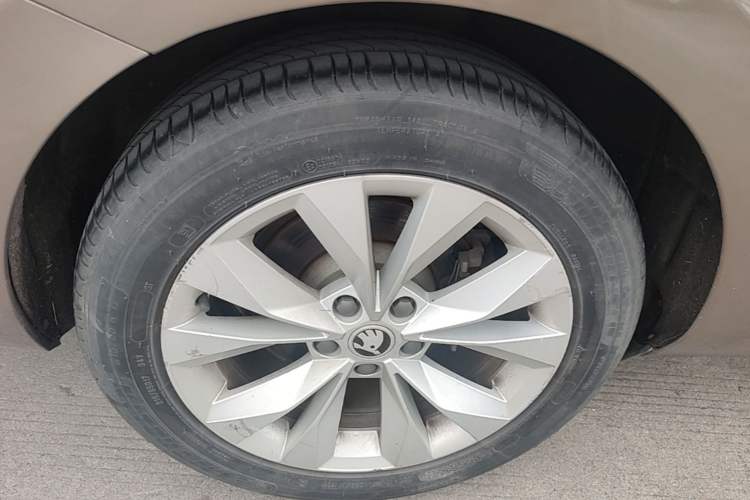 Used Skoda Superb 2018 TSI280 DSG Comfort Edition China V Standard Right Rear Wheel Hub