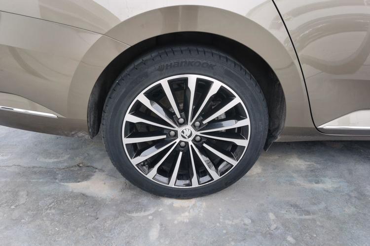 Used Skoda Superb 2018 TSI330 DSG Luxury Edition China V Standard Right Rear Wheel Hub