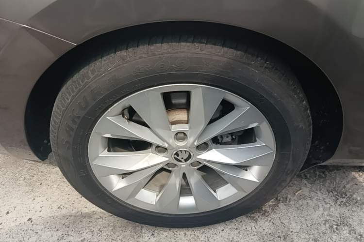 Used Skoda Superb 2018 TSI330 DSG Comfort Edition China V Standard Right Rear Wheel Hub