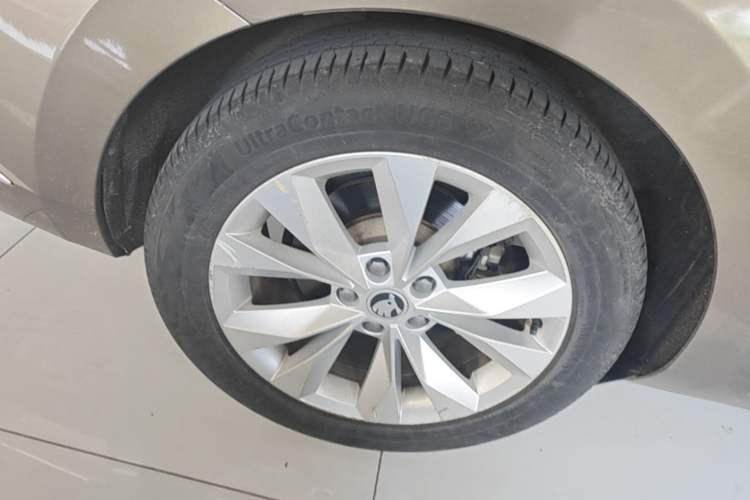 Used Skoda Superb 2018 TSI330 DSG Comfort Edition China VI Standard Right Rear Wheel Hub