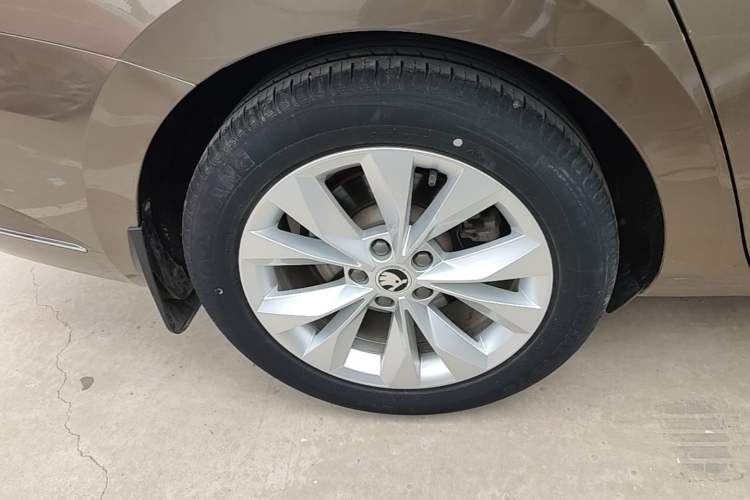 Used Skoda Superb 2018 TSI280 DSG Comfort Edition China V Standard Right Rear Wheel Hub