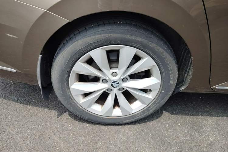 Used Skoda Superb 2018 TSI280 DSG Comfort Edition China V Standard Right Rear Wheel Hub
