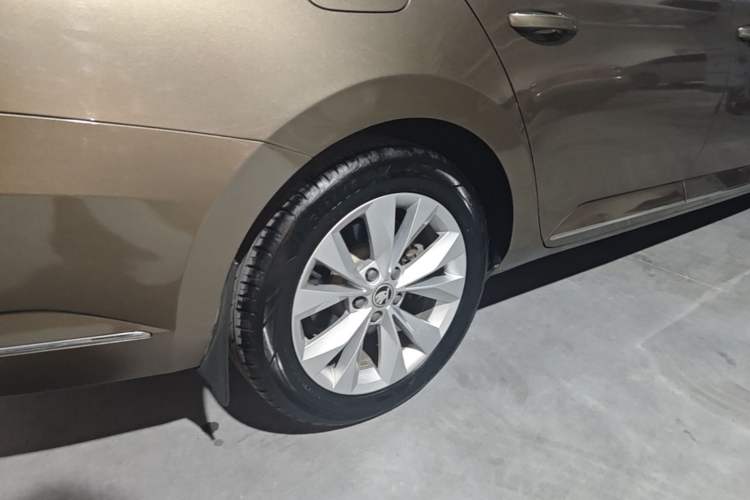 Used Skoda Superb 2018 TSI330 DSG Comfort Edition China V Standard Right Rear Wheel Hub
