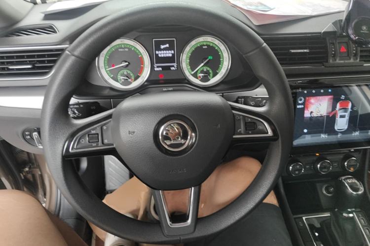 Used Skoda Superb 2018 TSI280 DSG Comfort Edition China VI Standard Steering Wheel