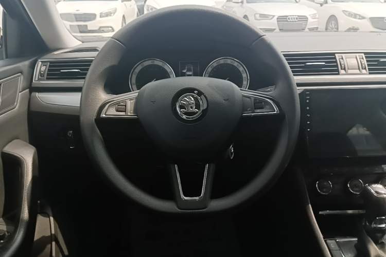 Used Skoda Superb 2018 TSI330 DSG Comfort Edition China V Standard Steering Wheel
