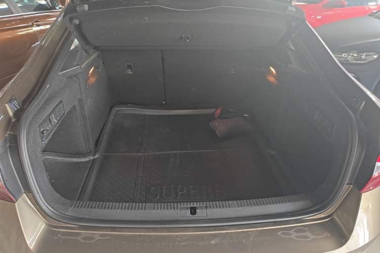 Used Skoda Superb 2018 TSI330 DSG Comfort Edition China VI Standard Trunk