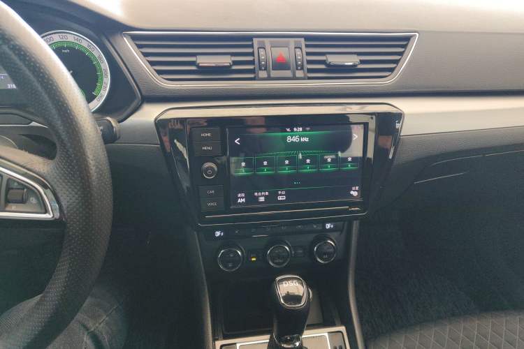 Used Skoda Superb 2018 TSI330 DSG Comfort Edition China VI Standard Audio And AC Panel