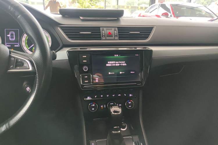 Used Skoda Superb 2018 TSI330 DSG Comfort Edition China VI Standard Audio And AC Panel