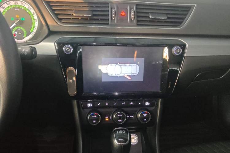 Used Skoda Superb 2018 TSI330 DSG Comfort Edition China V Standard Audio And AC Panel