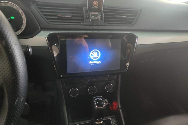 Used Skoda Superb 2018 TSI280 DSG Standard Edition China V Emission Standard Audio And AC Panel