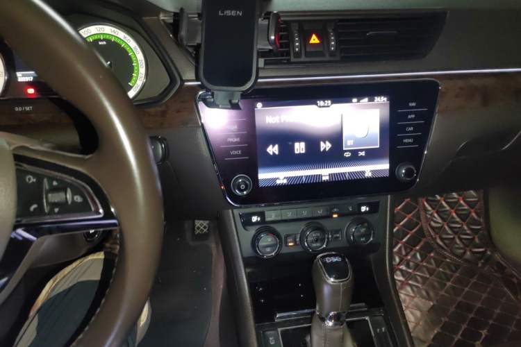 Used Skoda Superb 2018 TSI380 DSG Flagship Edition China V Standard Audio And AC Panel